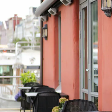 Clarion Admiral Hotel